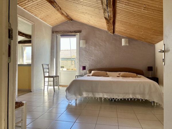Chambre parentale gîte vendée près d'antigny